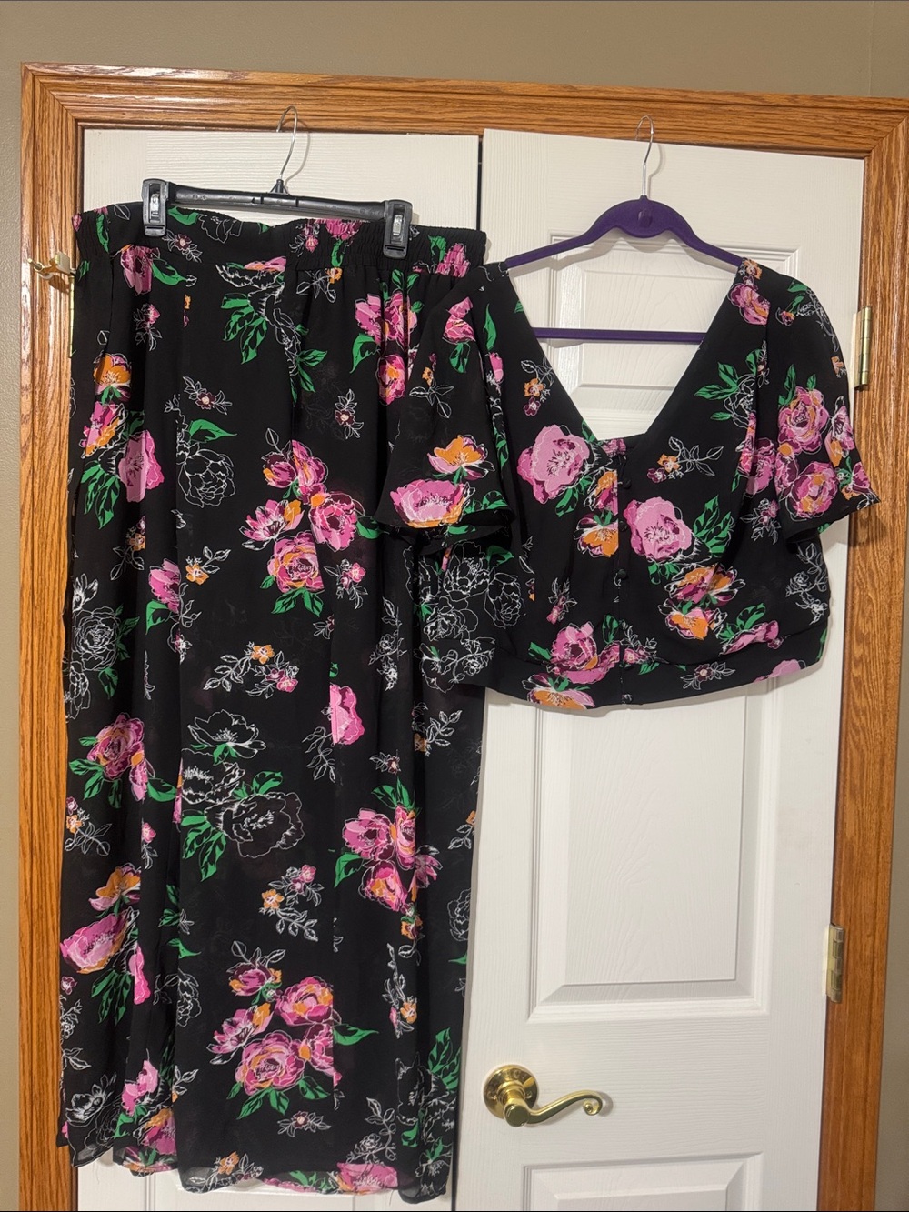 Torrid  2 piece Black with Pink Floral Print-Side Open Flowy Pants with Top